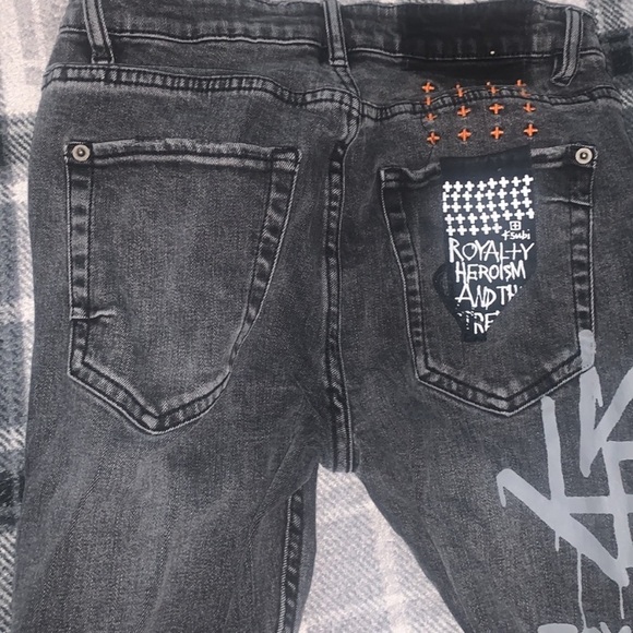 Orange black and grey themed ksubai. Jeans size 29